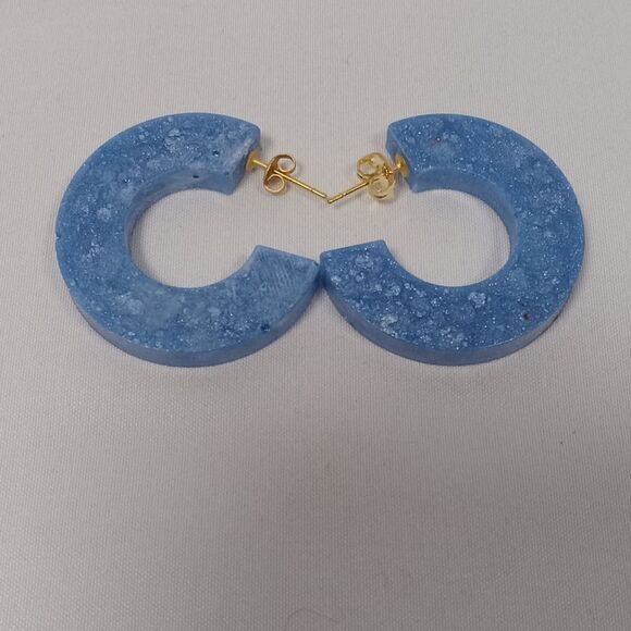 Blue resin hoop earrings with 18k gold plated earring posts - Picture 4 of 6